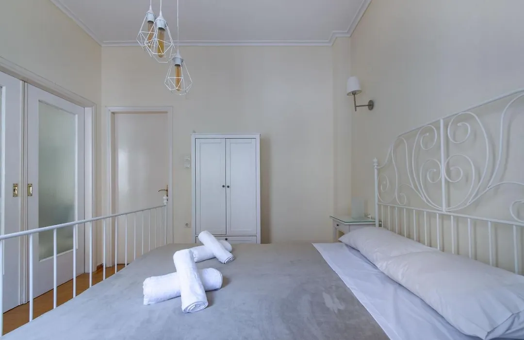 Beautiful 2Bd Apartment Near Historic Center Of Athens-1